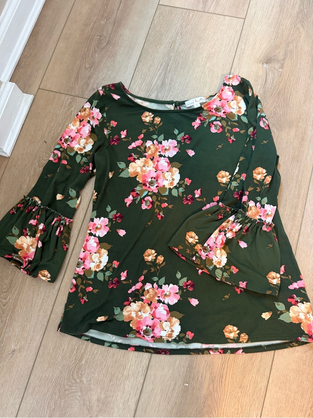 nine britton Olive Green Floral Bell-Sleeve Blouse